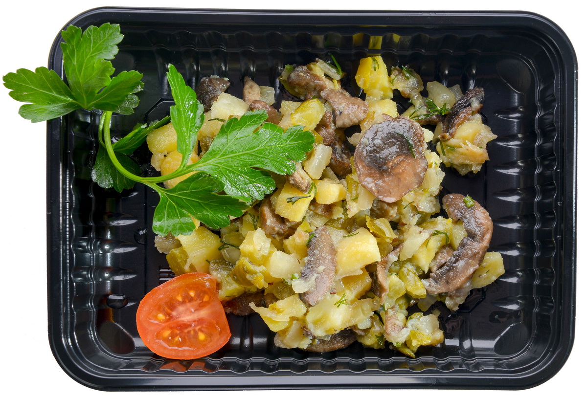 Salat-Lesnye-dalikartofel-griby-ogurtsy-k.s-luk-zhar-m.r