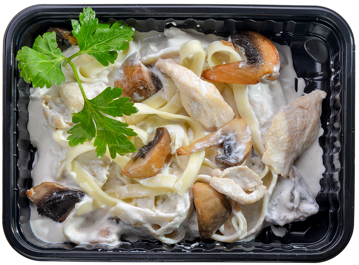 VIP-Fettuchini-s-kuritsej-i-gribami