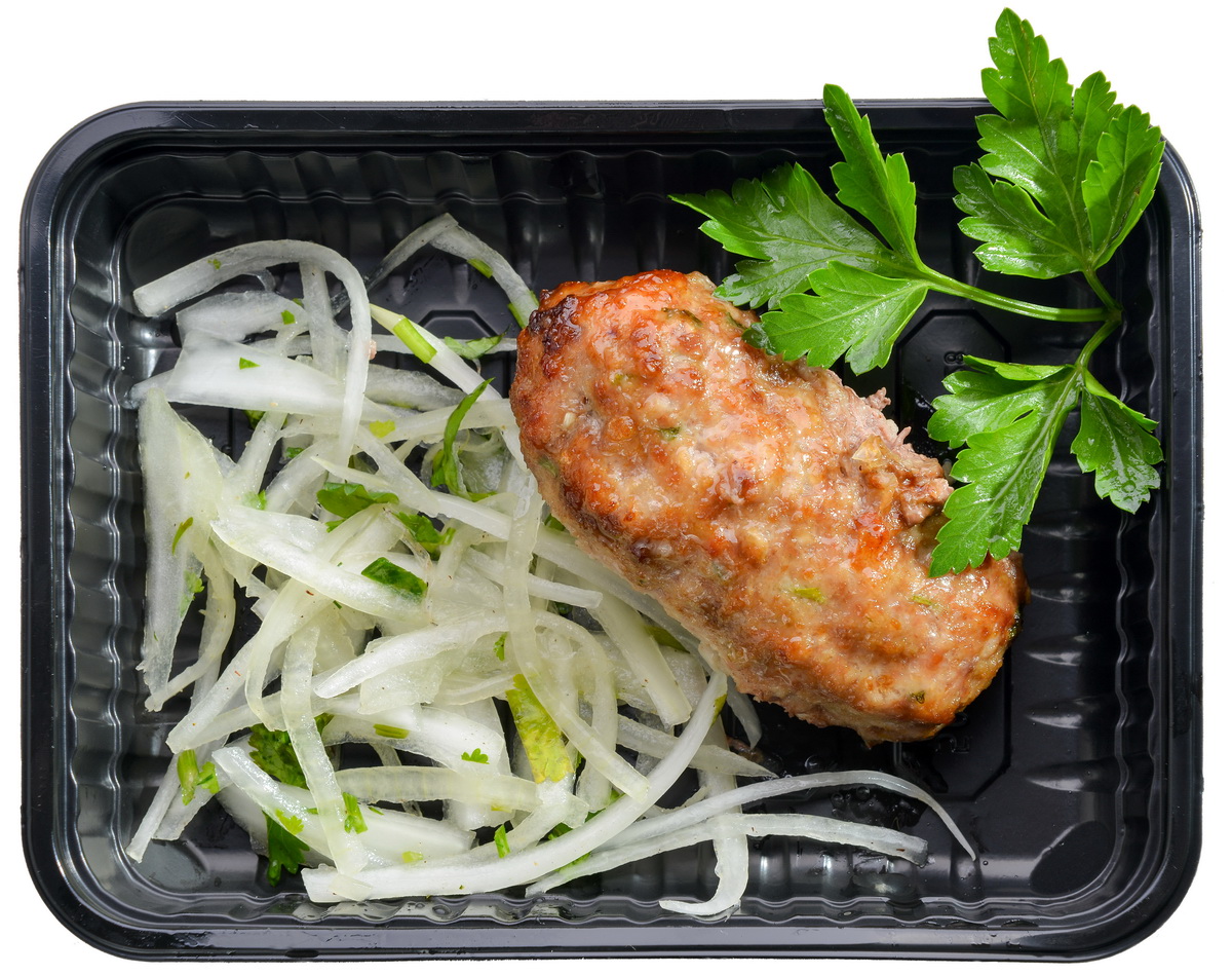 VIP-Lyulya-kebab-iz-govyadiny-s-marinovanym-lukom